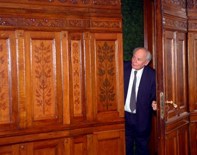  ​​​​​​​Göncz Árpád köztársasági elnök a Nándorfehérvár-terem ajtajában, 1994.